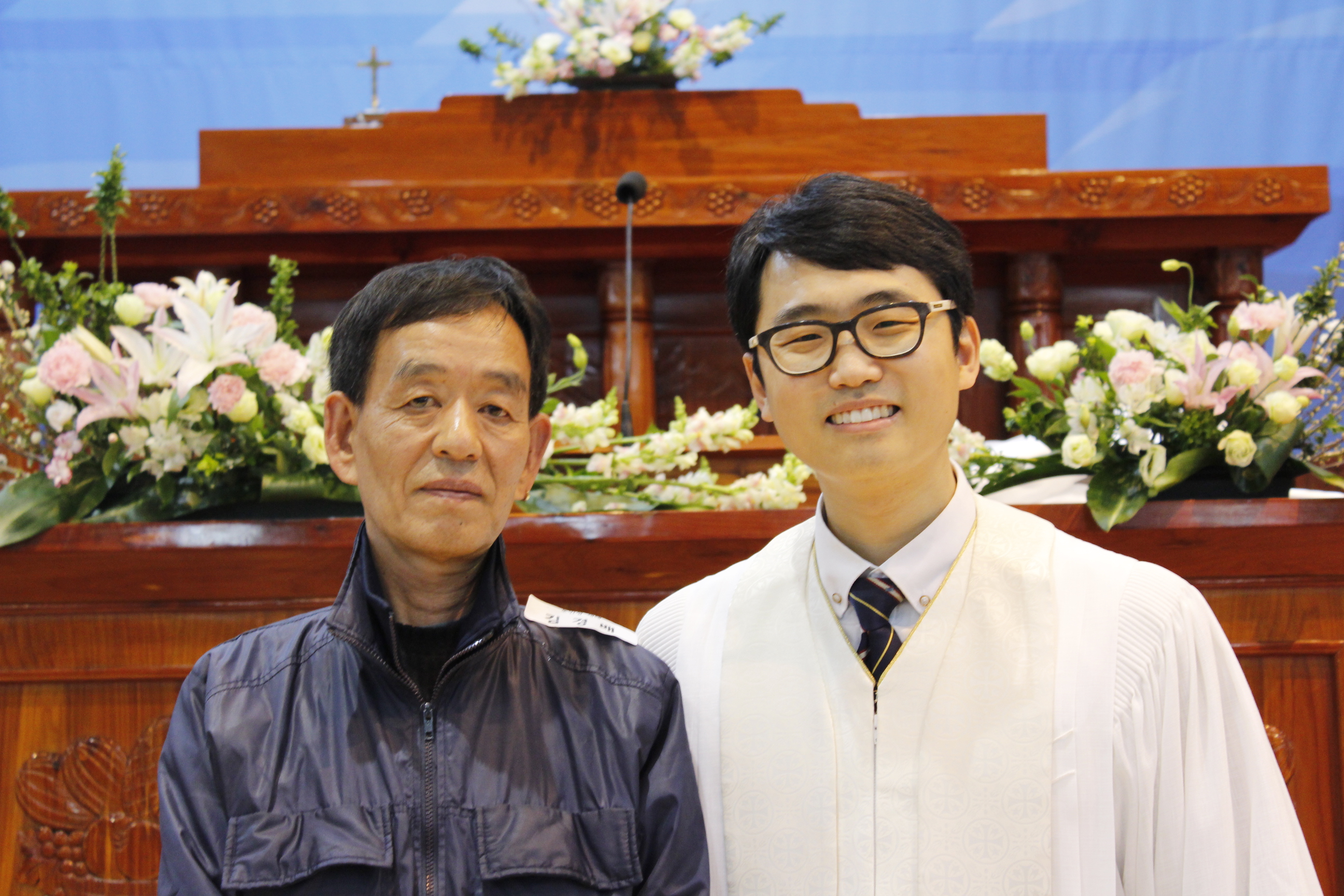 장년 세례식 사진 (15).JPG