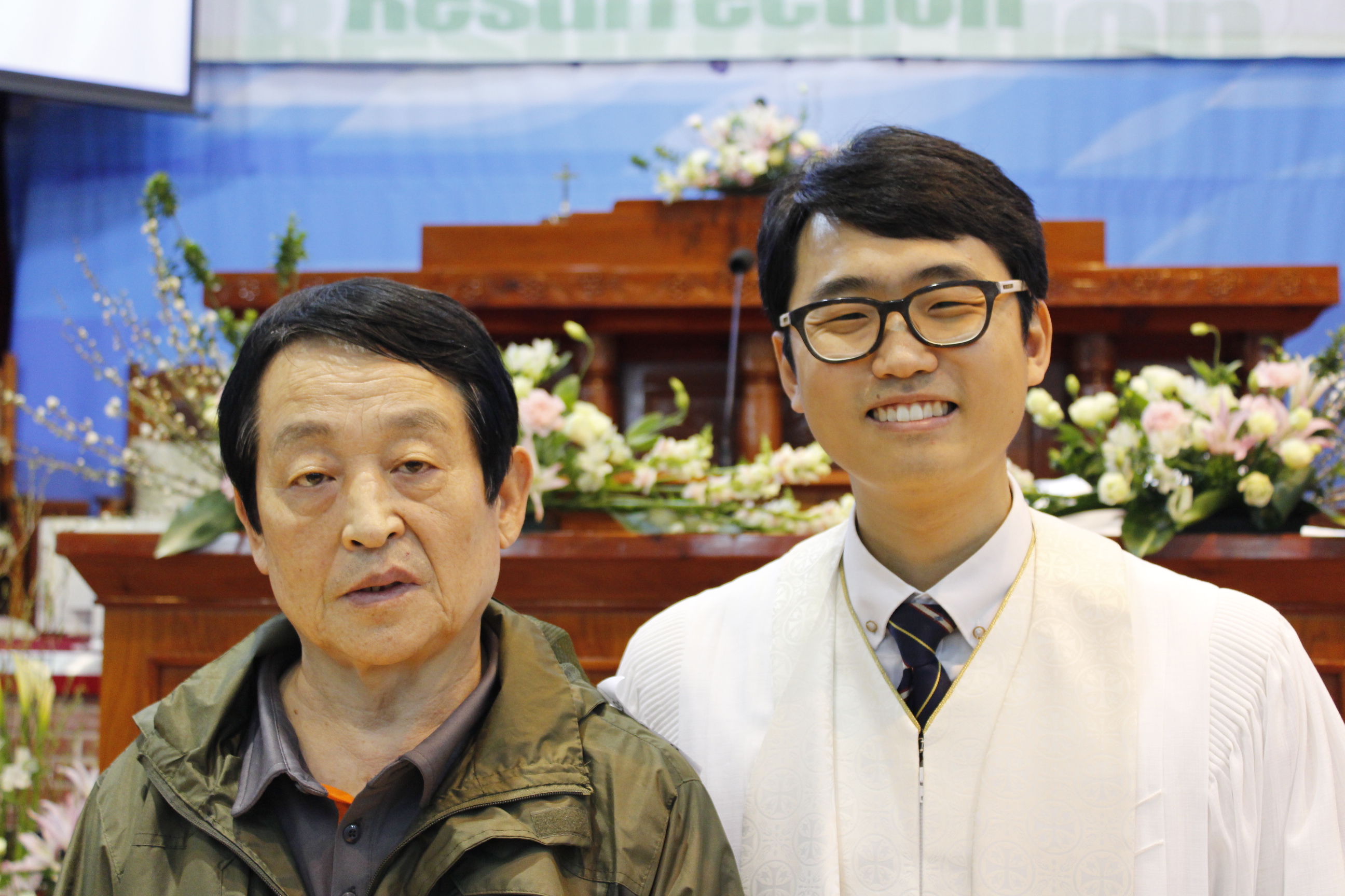 장년 세례식 사진 (12).JPG